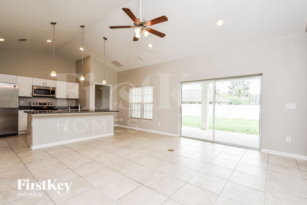 2466 Altoona Ave - Photo 2 of 16