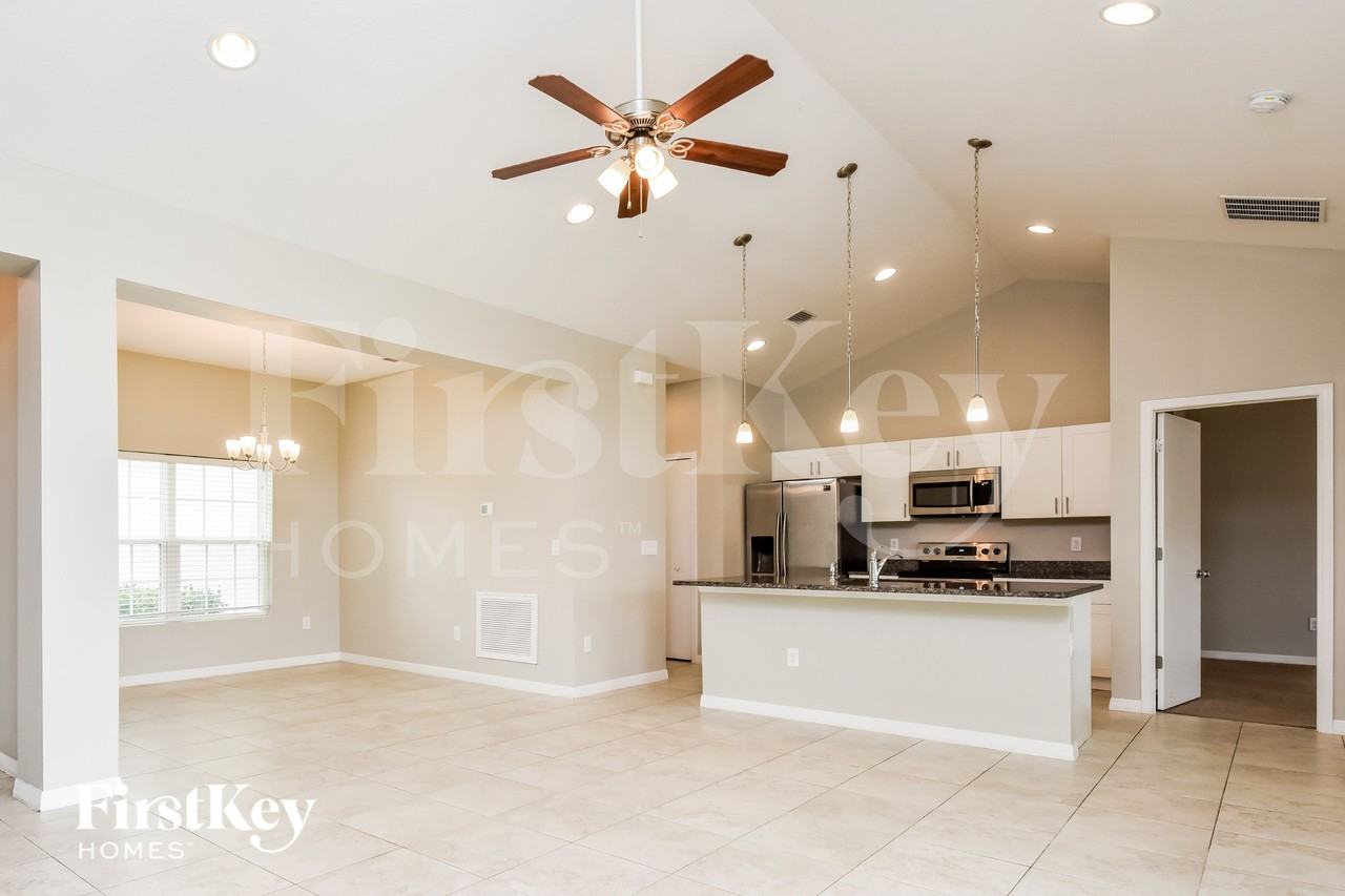 2466 Altoona Ave - Photo 5 of 16
