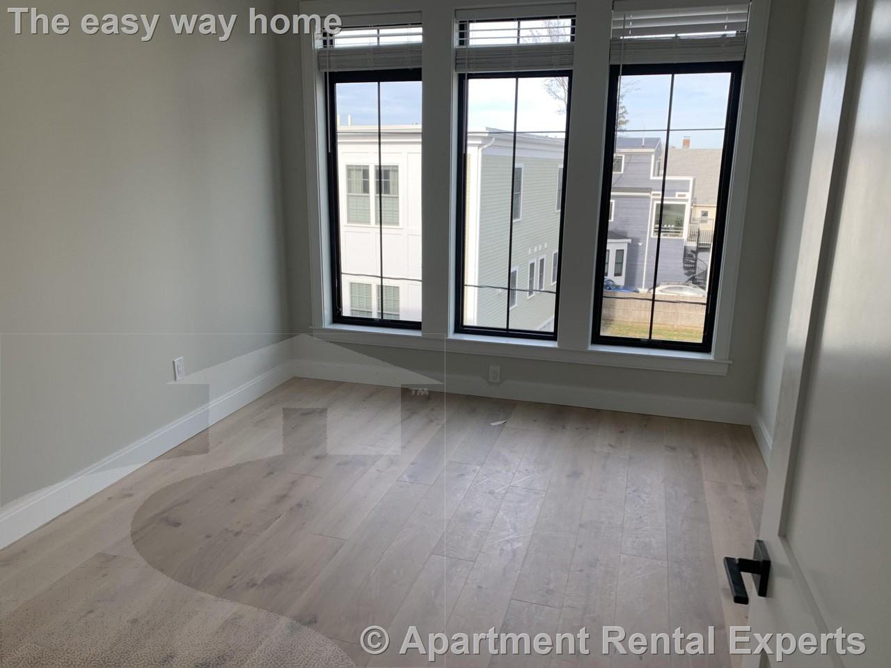 157 Everett St #302 - Photo 2 of 12