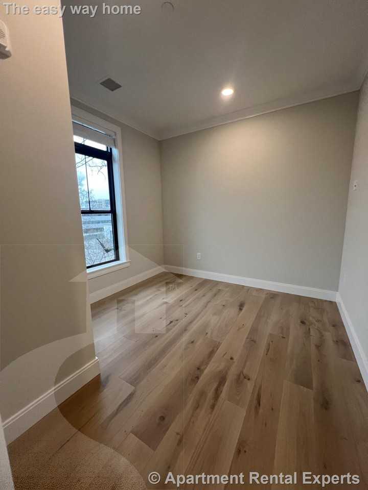 157 Everett St #302 - Photo 5 of 12