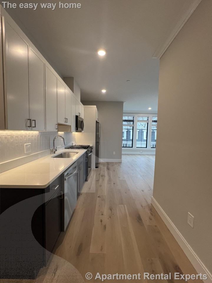 157 Everett St #302 - Photo 6 of 12