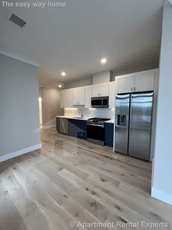 157 Everett St #302 - Photo 7 of 12
