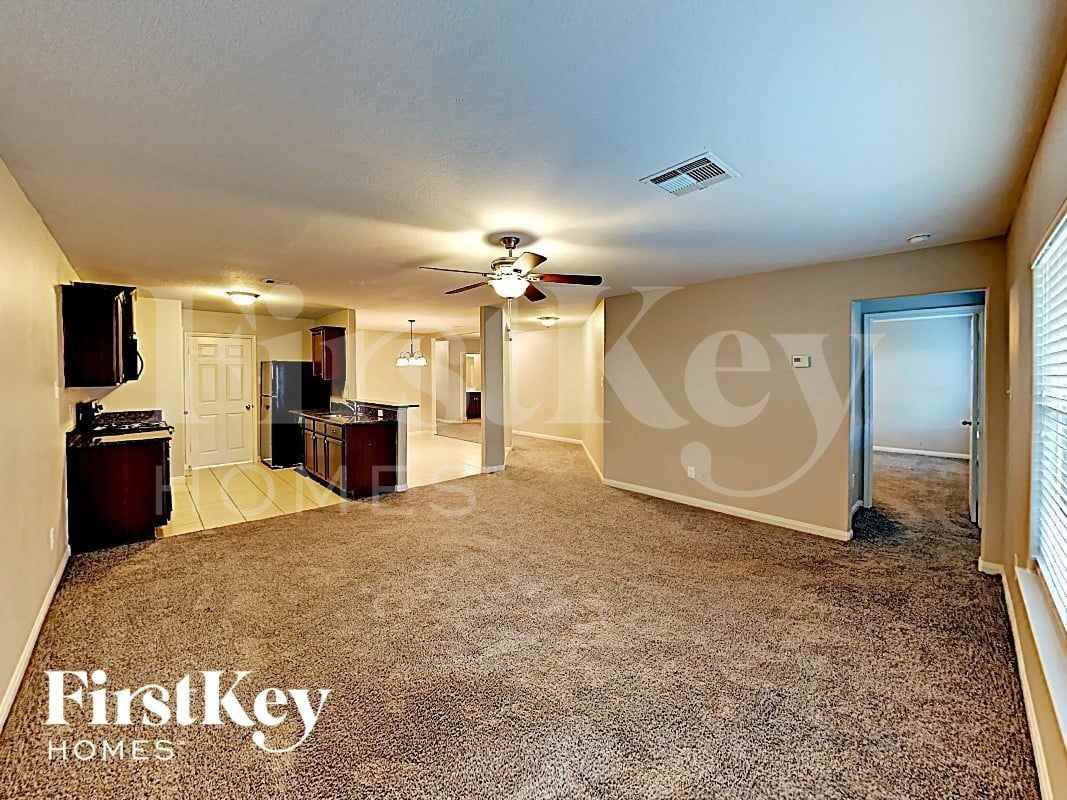 24543 Eagles Claw Dr - Photo 2 of 13