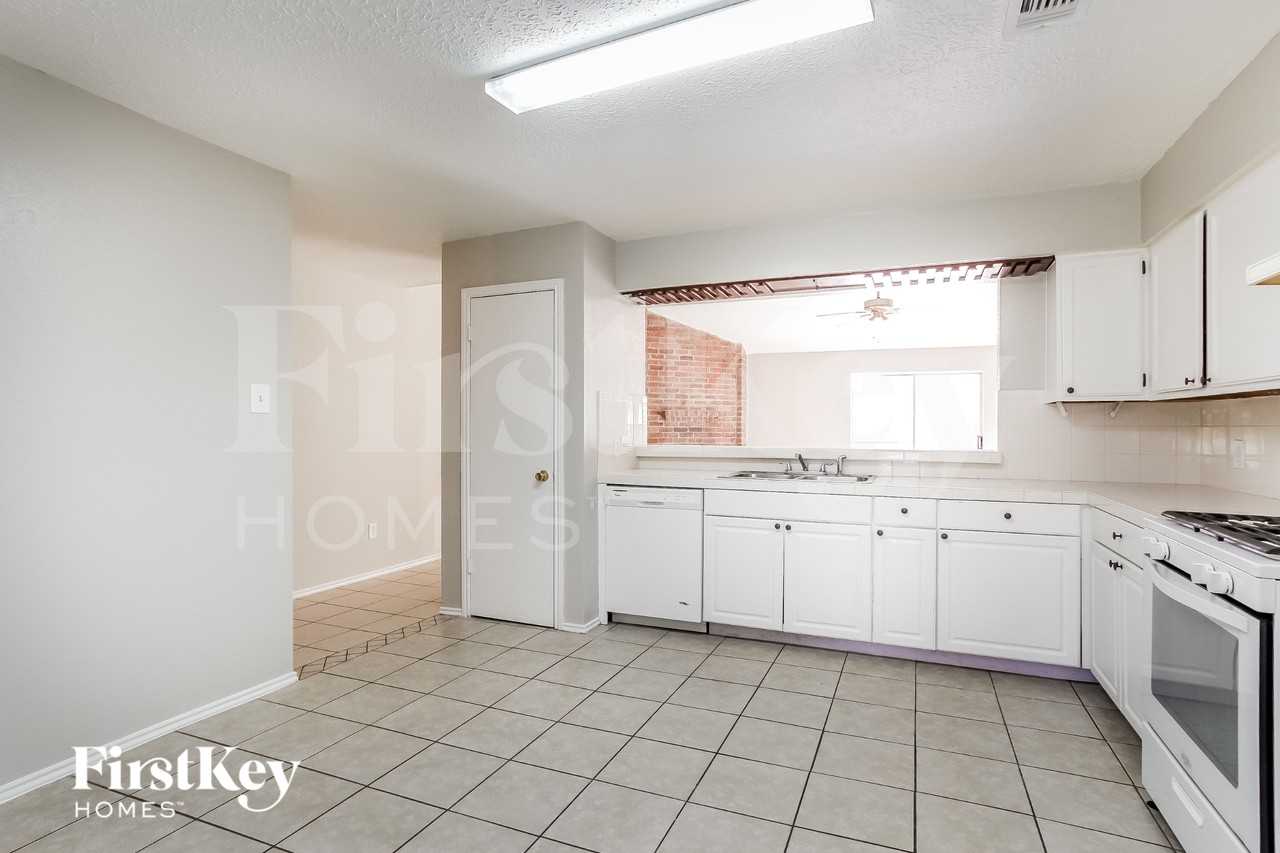 24119 Lone Elm Dr - Photo 5 of 16