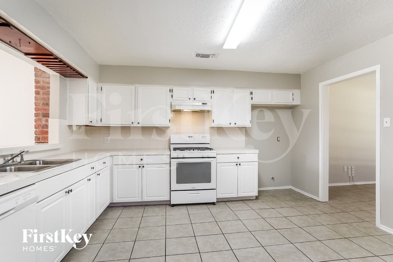 24119 Lone Elm Dr - Photo 6 of 16