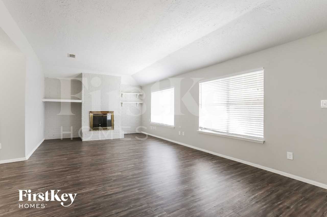 22403 Ivygate Dr - Photo 3 of 16