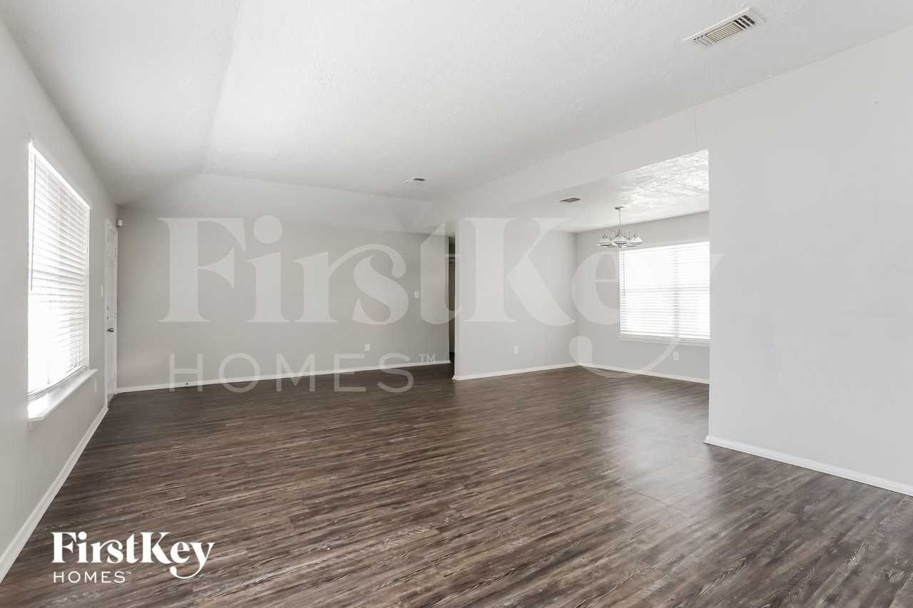 22403 Ivygate Dr - Photo 4 of 16