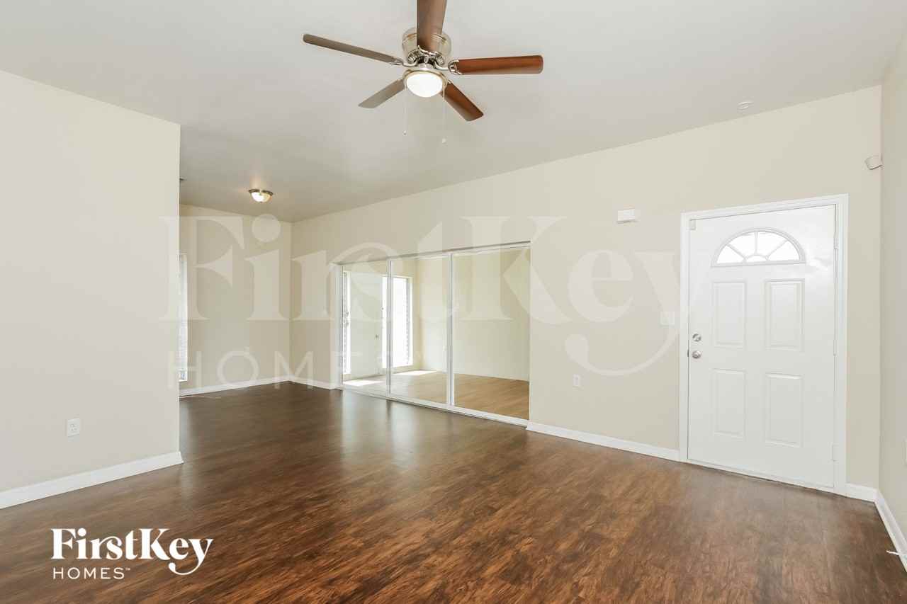 22363 Catherine Ave - Photo 3 of 16