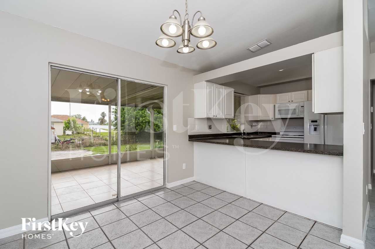 222 Nw 28th Ct - Photo 5 of 16