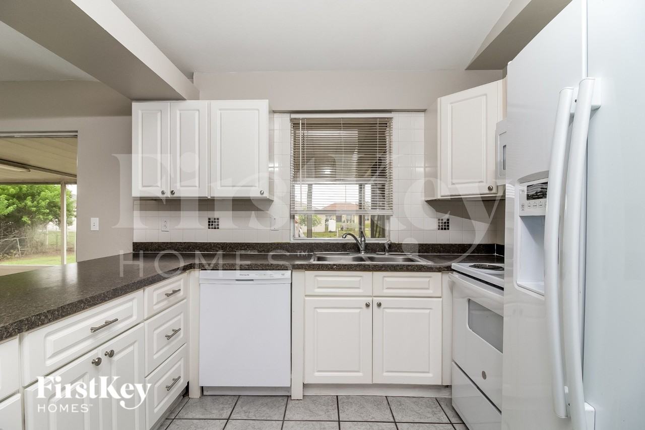 222 Nw 28th Ct - Photo 6 of 16