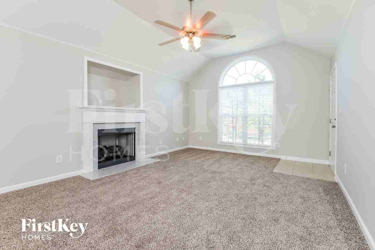 2218 Village Ln - Photo 4 of 16