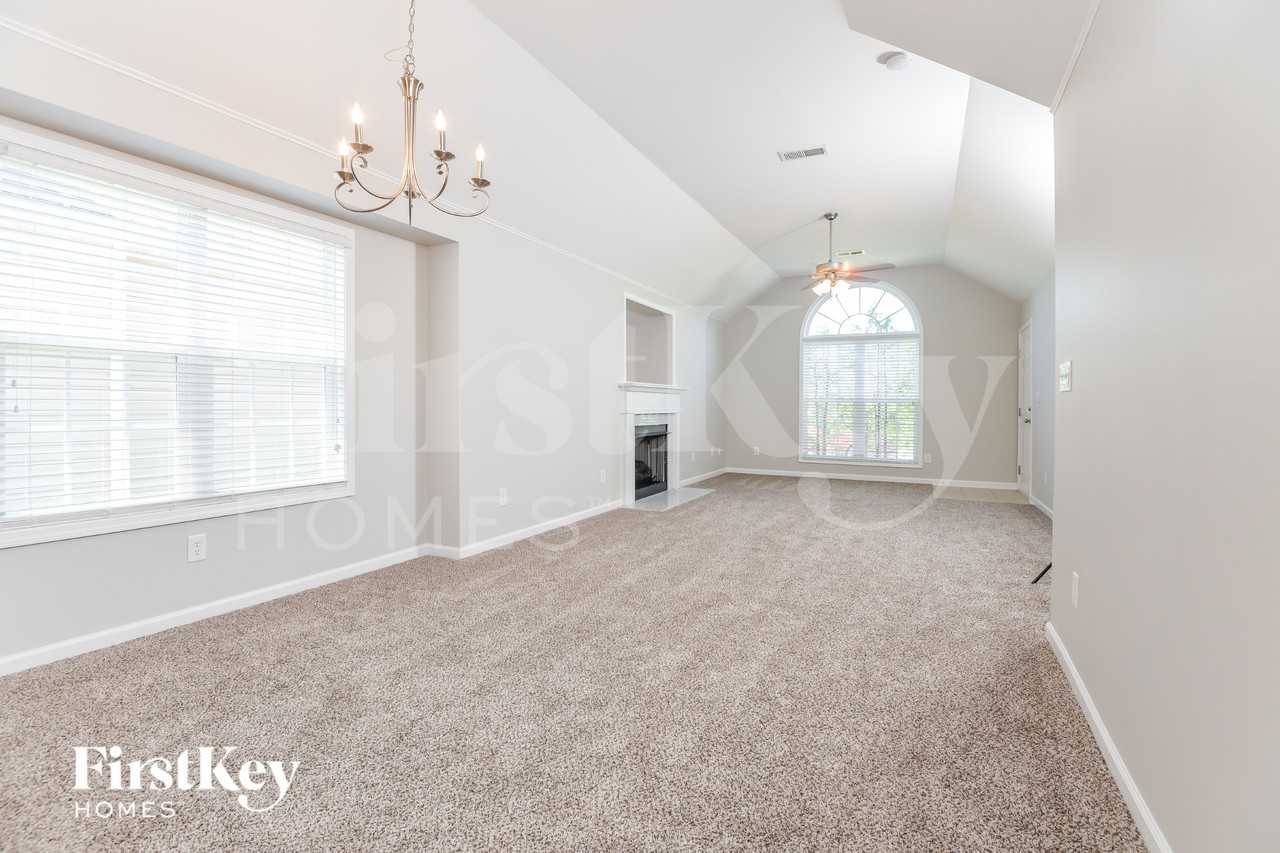 2218 Village Ln - Photo 5 of 16