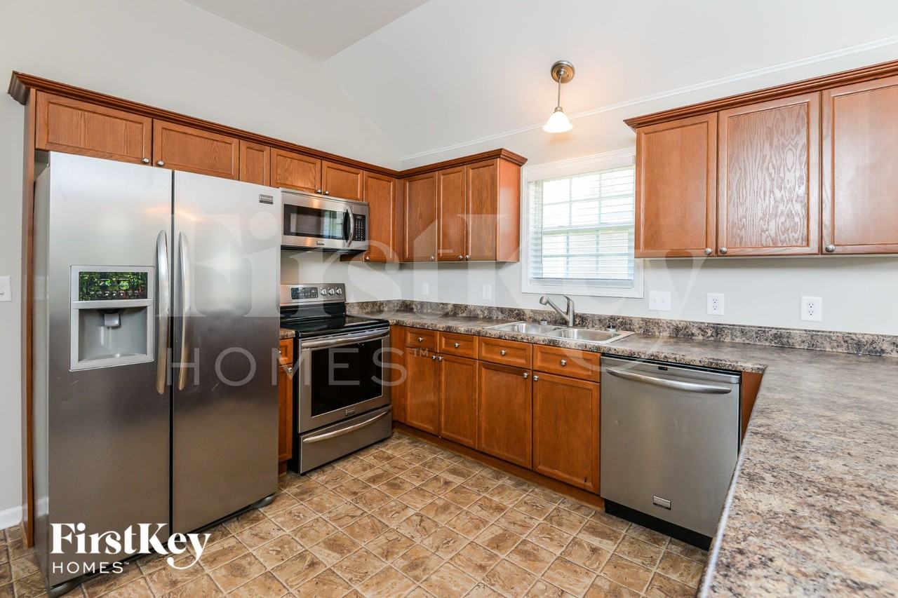 2218 Village Ln - Photo 6 of 16
