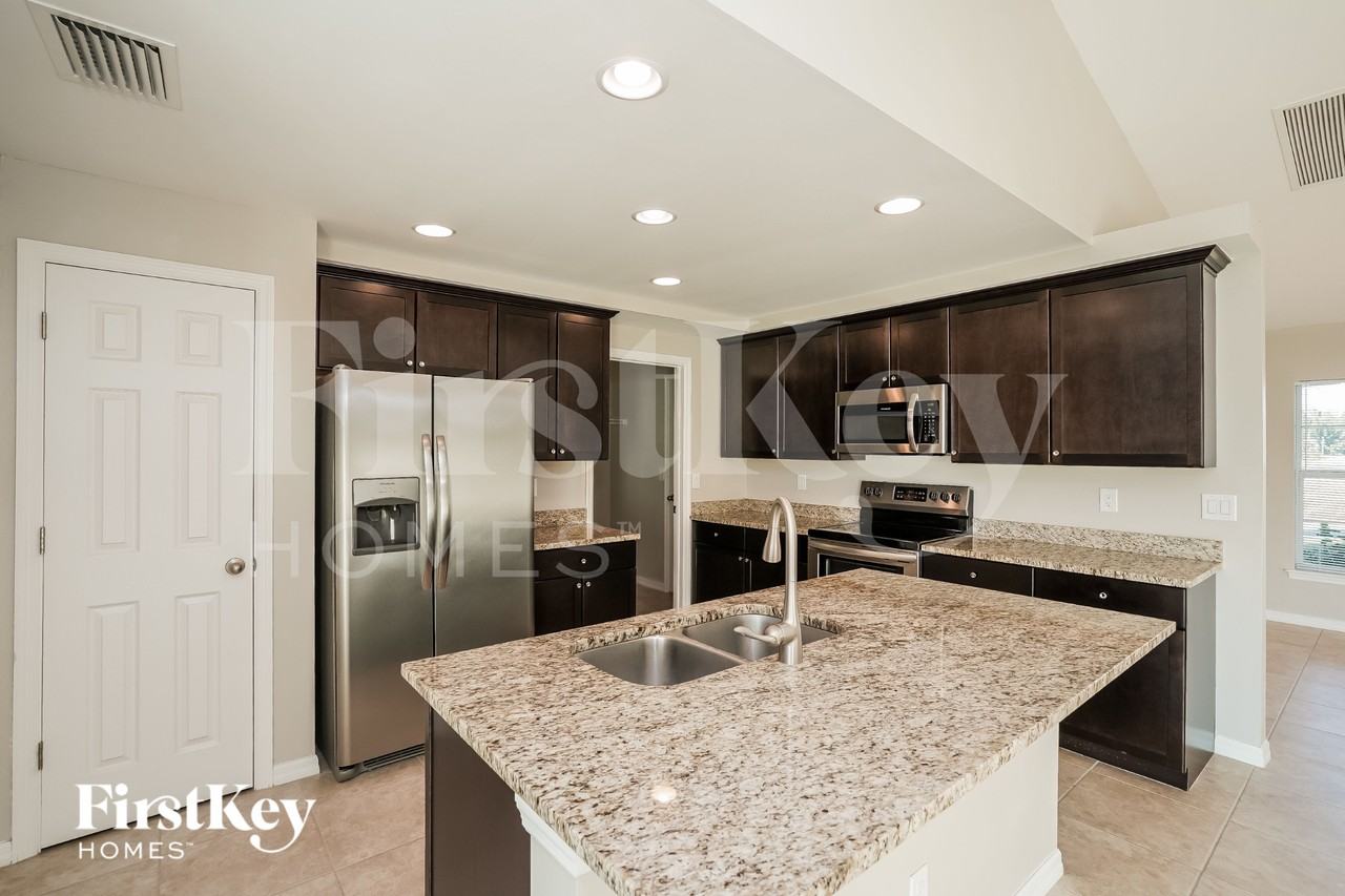 2127 Nw 41st Pl - Photo 5 of 16