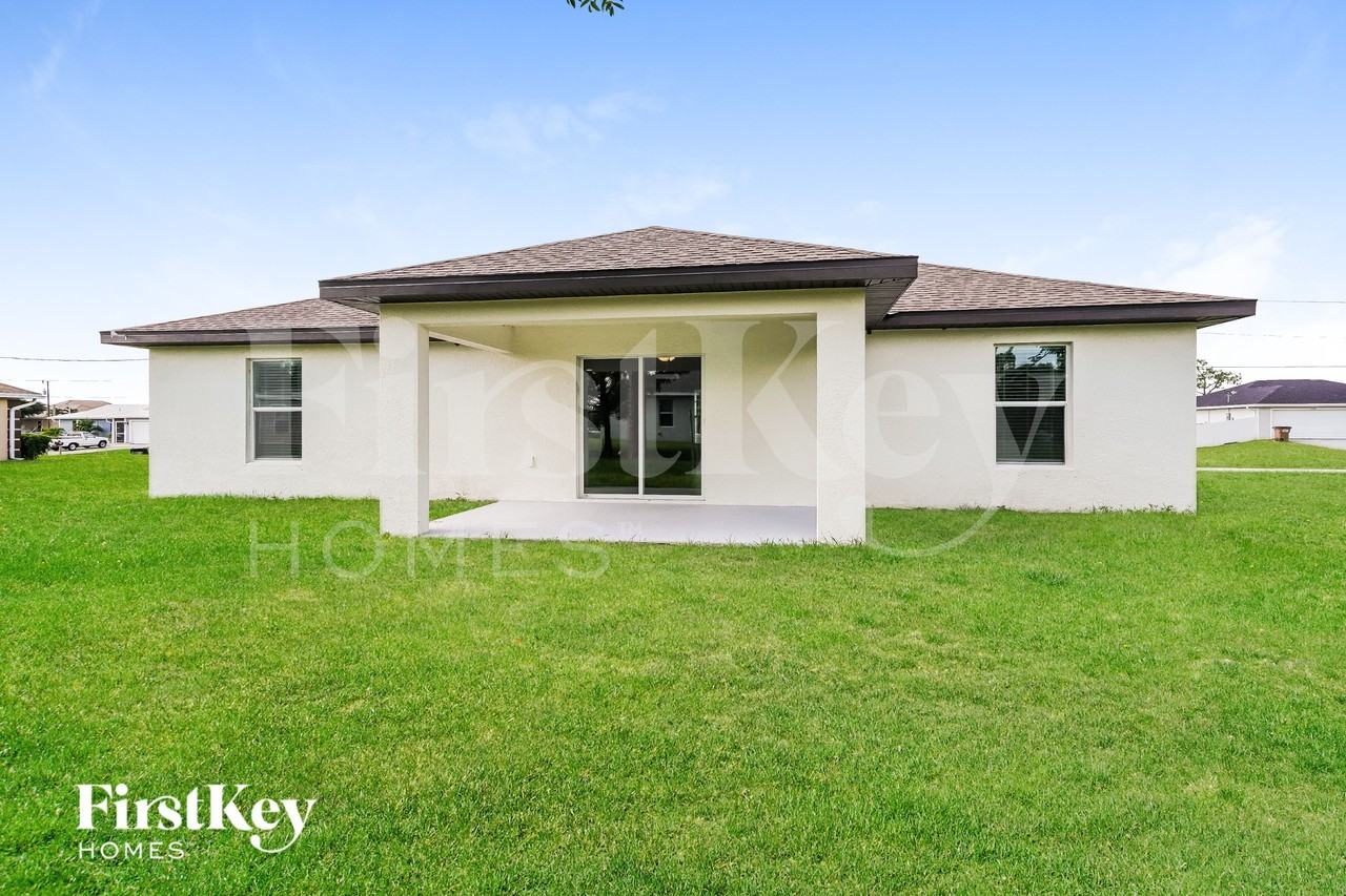 2101 Nw 10th Ter - Photo 2 of 16
