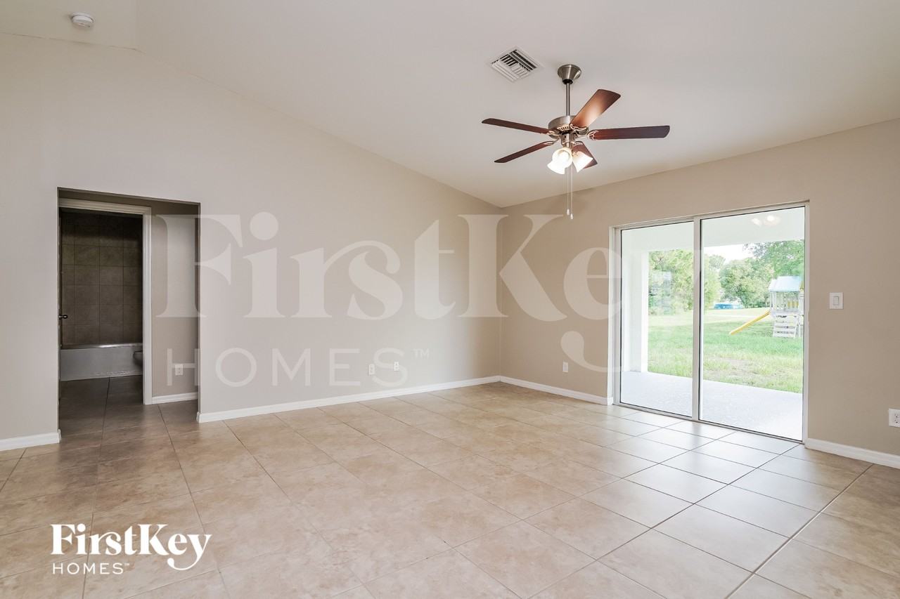 2101 Nw 10th Ter - Photo 3 of 16