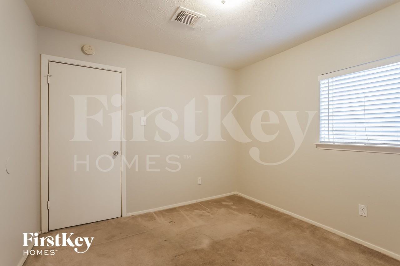 2026 Summer Place Dr - Photo 3 of 16
