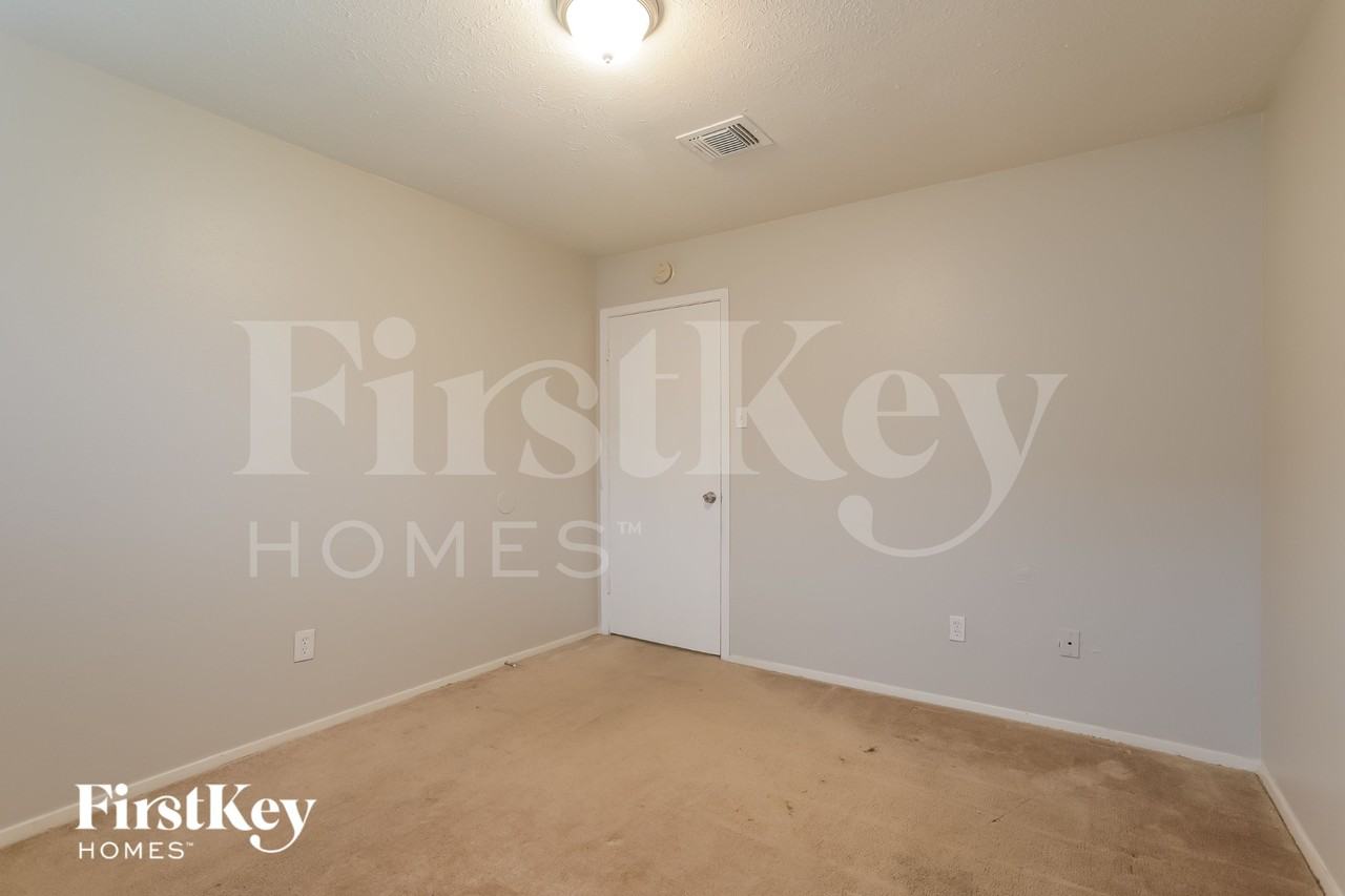 2026 Summer Place Dr - Photo 4 of 16