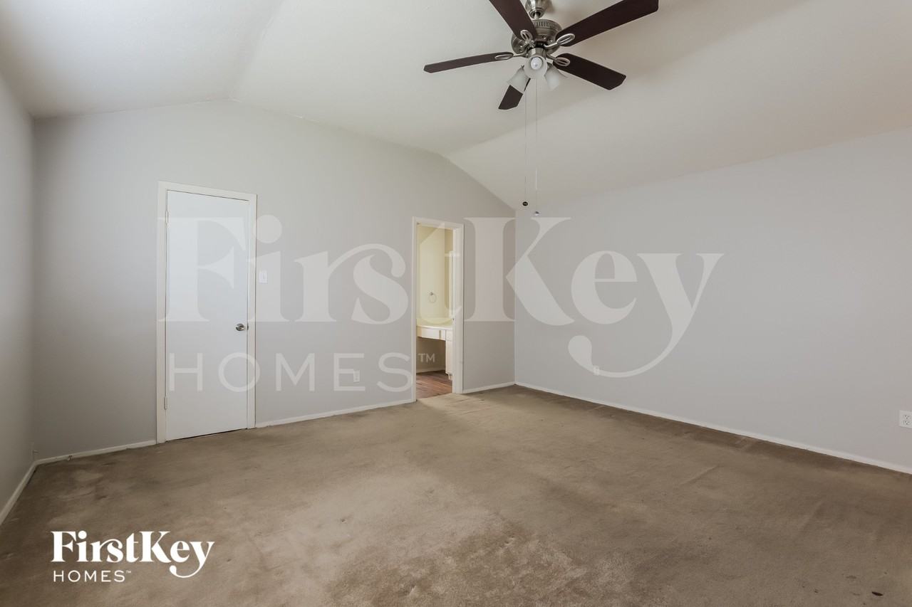 2026 Summer Place Dr - Photo 5 of 16
