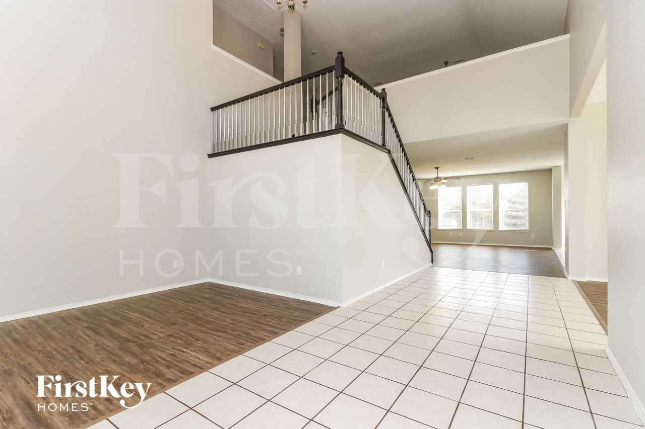 1910 Winter Park Dr - Photo 5 of 16