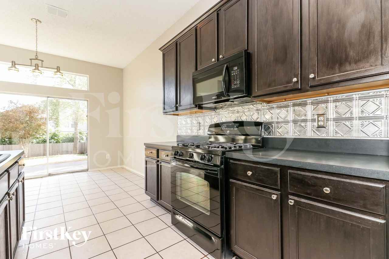 1910 Winter Park Dr - Photo 7 of 16