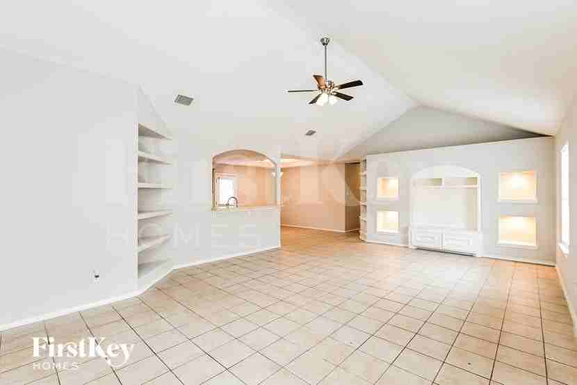 18731 Reynolds Park Dr - Photo 3 of 19