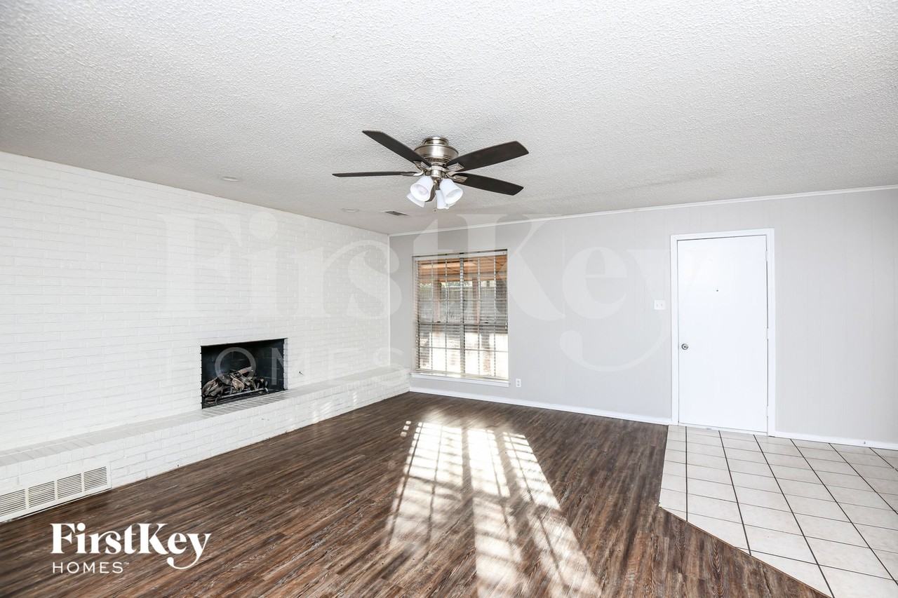 1808 W Cedar Elm Dr - Photo 2 of 15