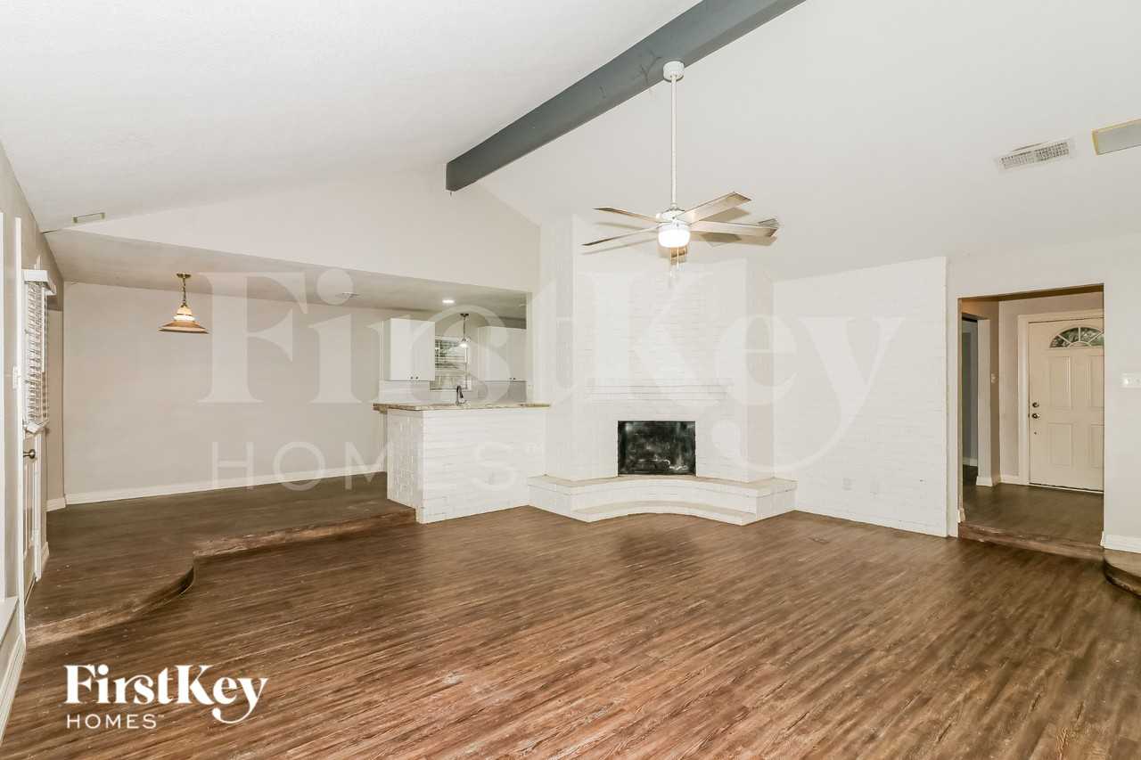 15631 Cascade Point Dr - Photo 3 of 16