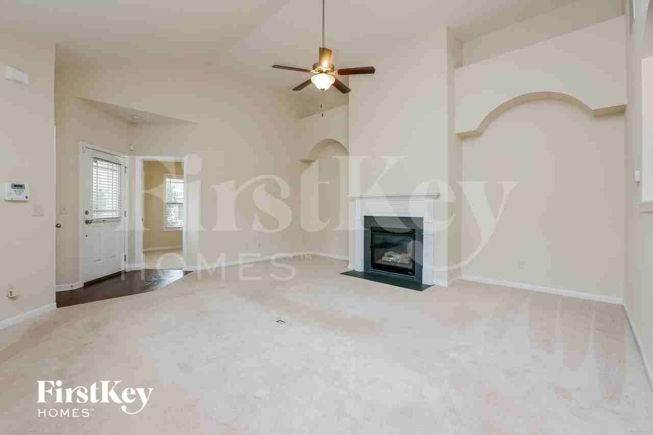 150 Stonebridge Xing - Photo 3 of 15