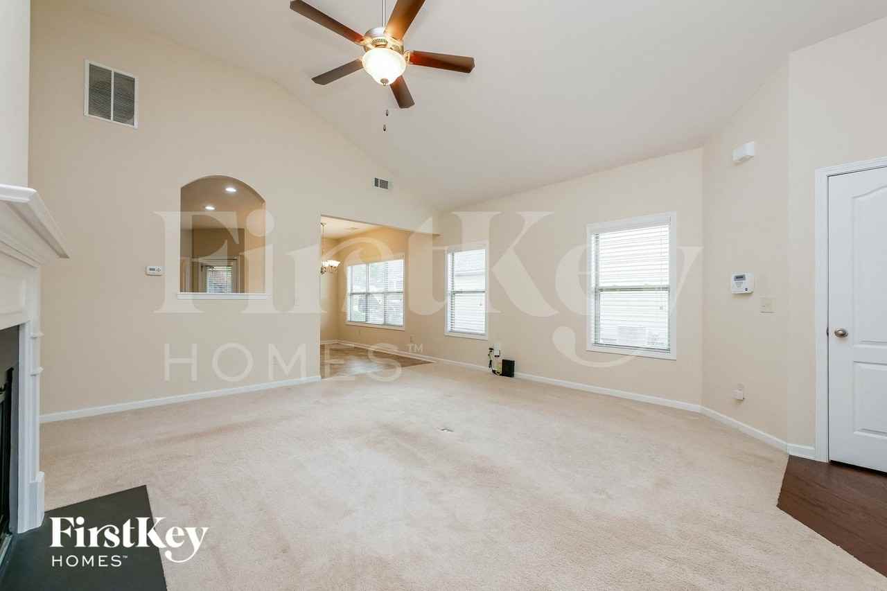 150 Stonebridge Xing - Photo 5 of 15