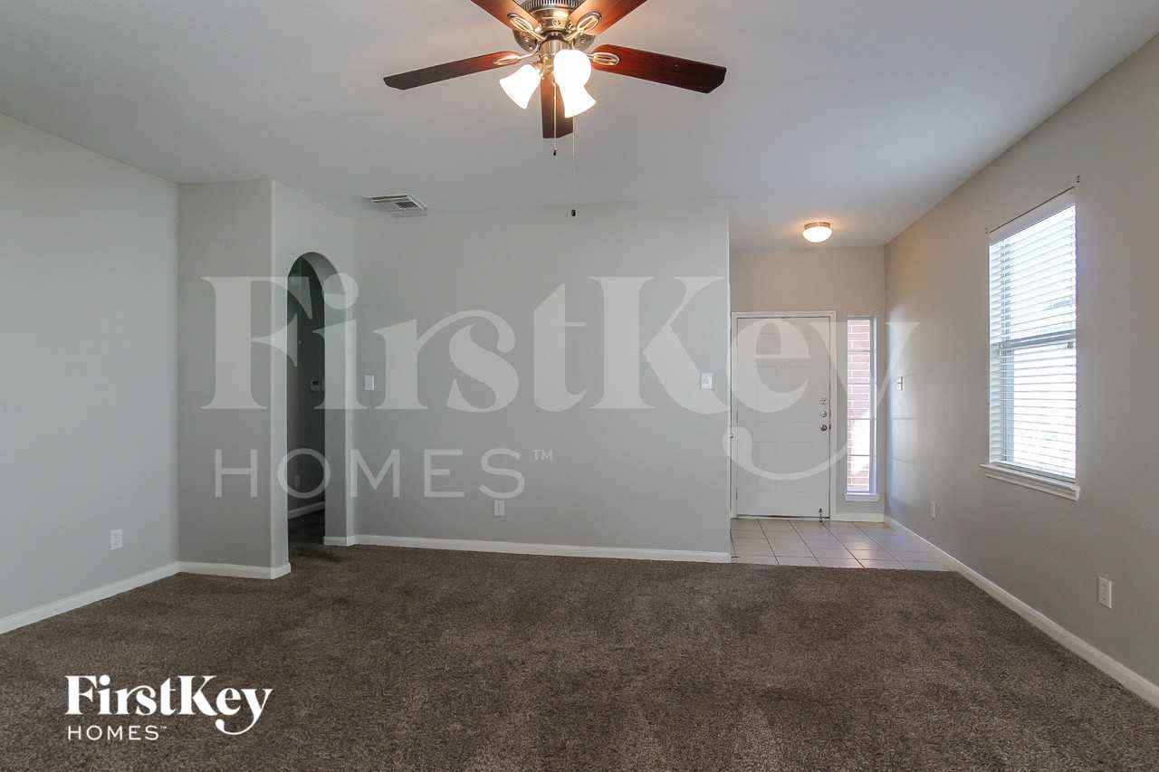 12911 Pine Meadows St - Photo 4 of 16
