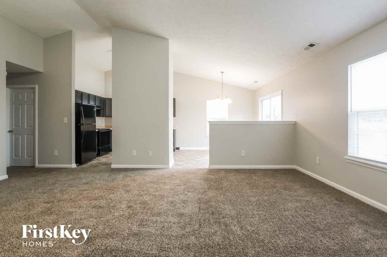 11638 Lone Pine Cir - Photo 2 of 15