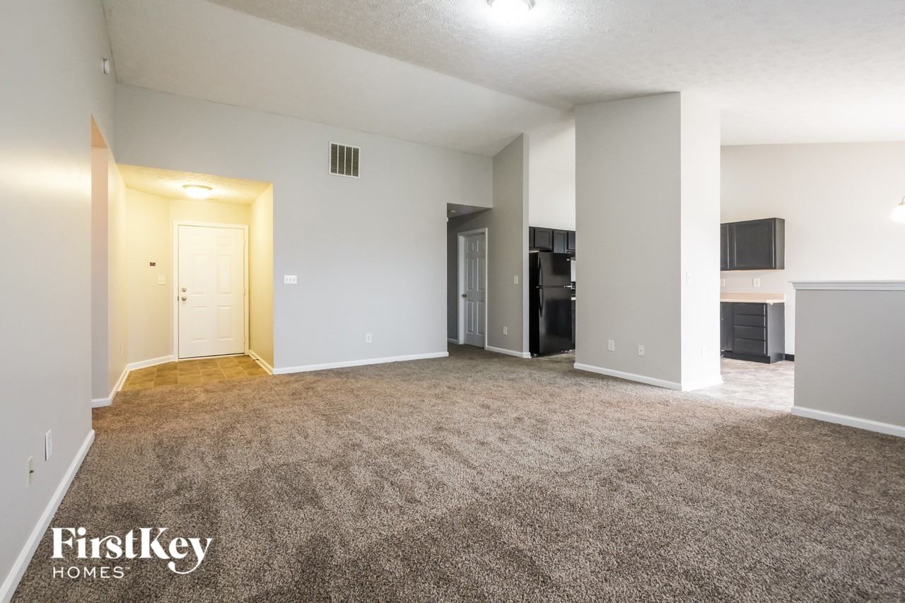 11638 Lone Pine Cir - Photo 3 of 15