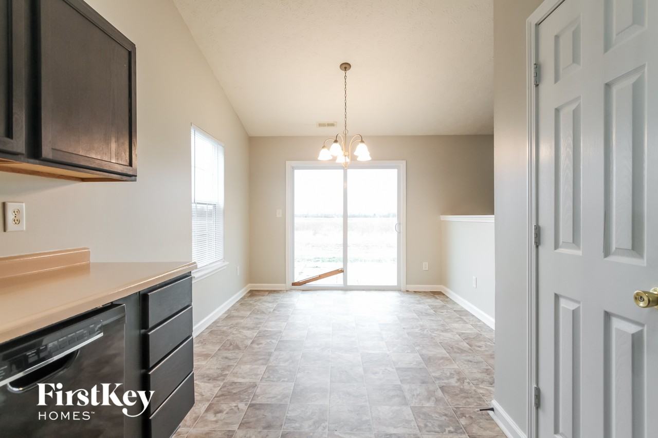 11638 Lone Pine Cir - Photo 5 of 15
