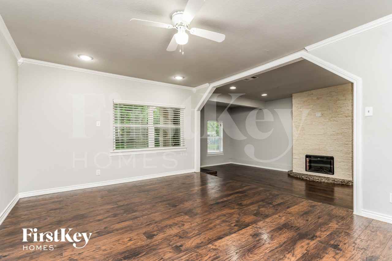 11517 Fernald Ave - Photo 2 of 16