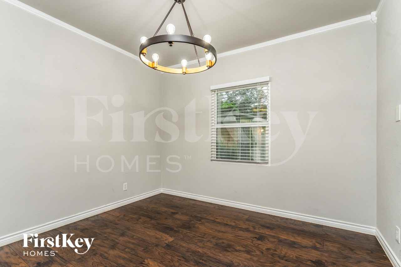 11517 Fernald Ave - Photo 6 of 16