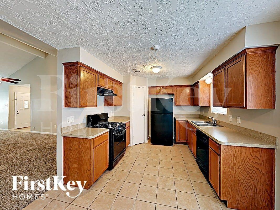 11319 Snow Bay Dr - Photo 4 of 16