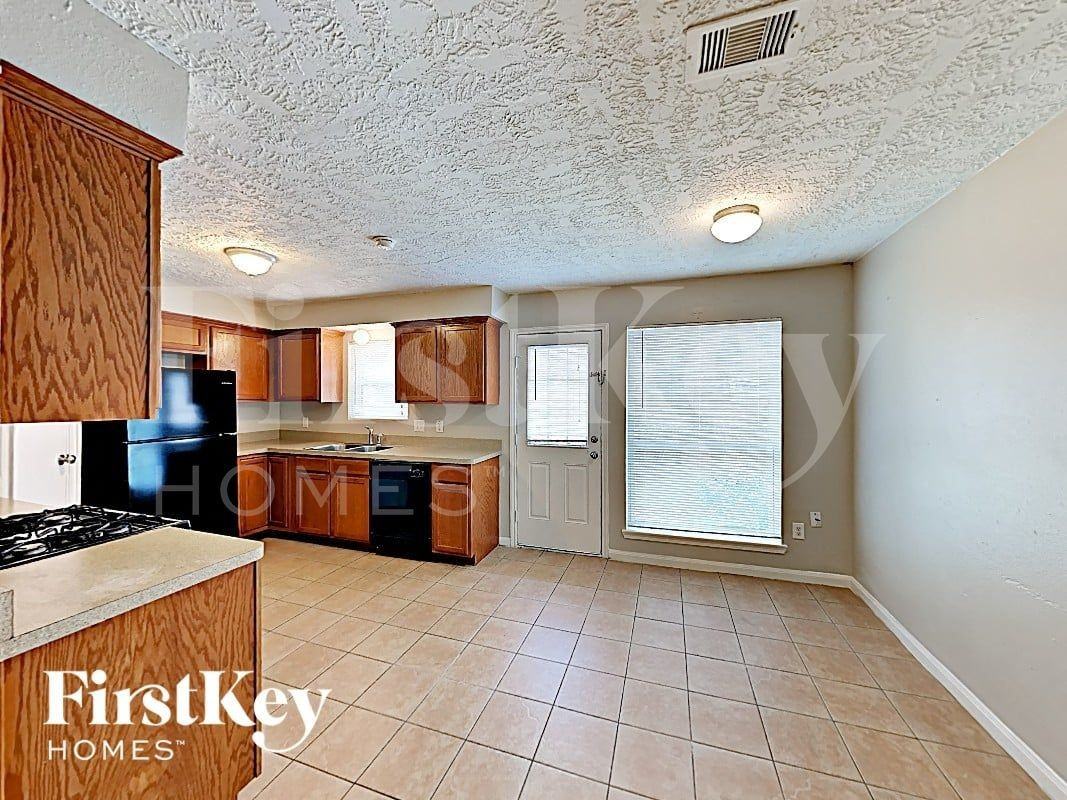 11319 Snow Bay Dr - Photo 5 of 16