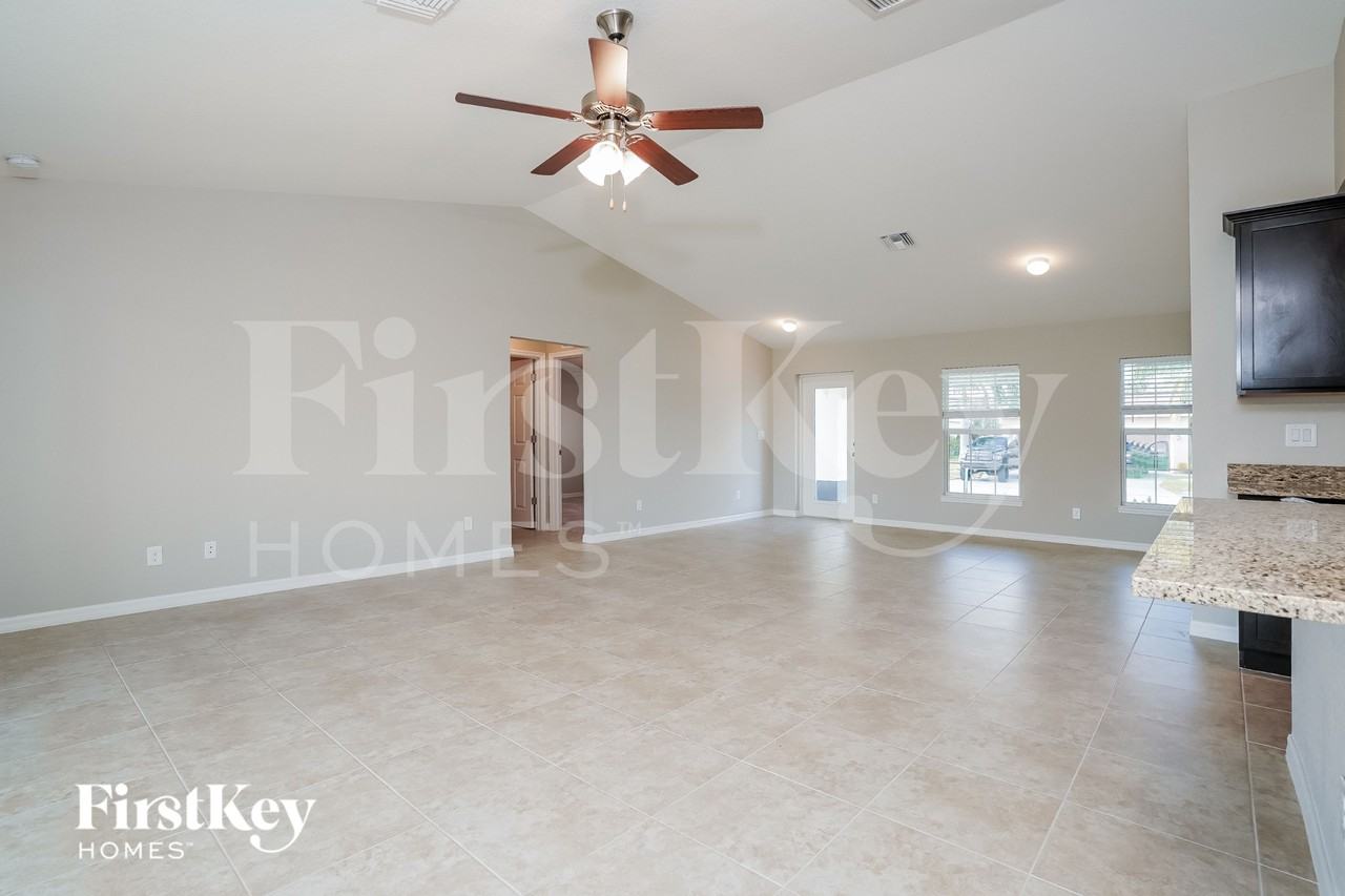 1114 Sw 40th Ter - Photo 4 of 16