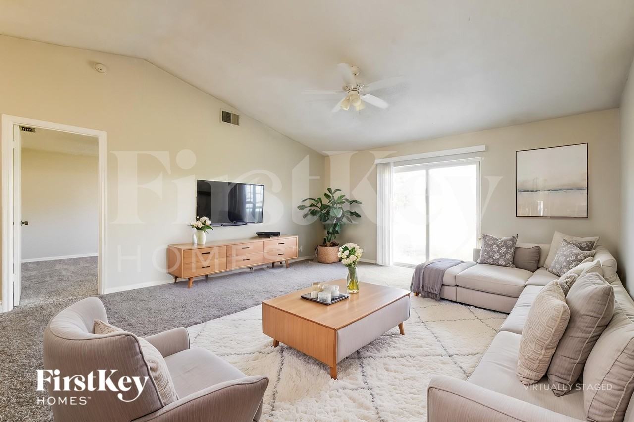 1051 Shepherd Ave - Photo 3 of 20