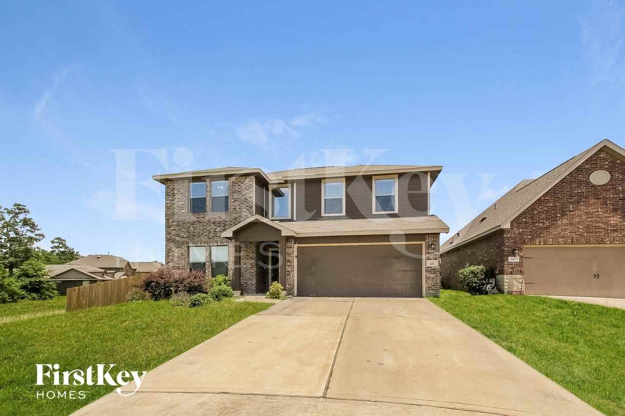 103 Crown Point Ct