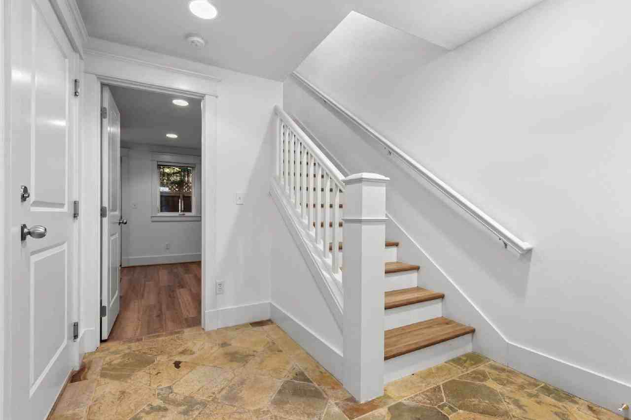 1133 10th Ave E #A - Photo 5 of 40