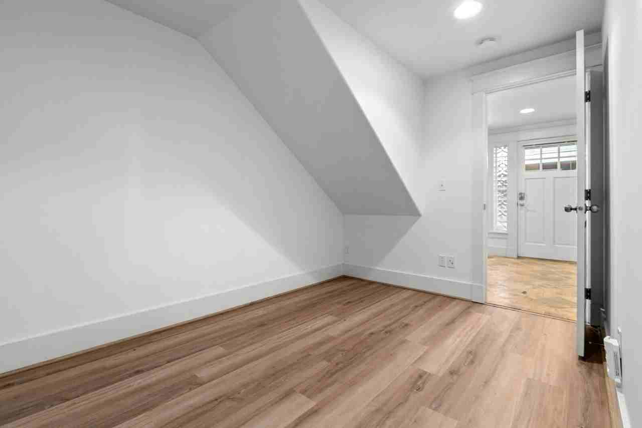 1133 10th Ave E #A - Photo 7 of 40