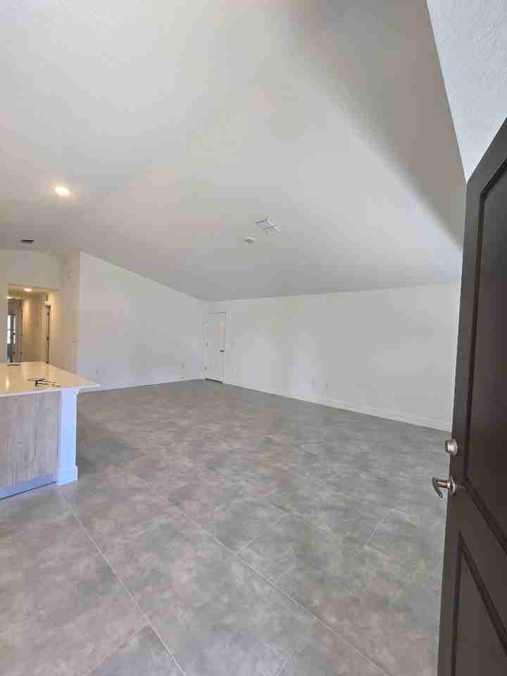 1660 Lizette St Se - Photo 5 of 29