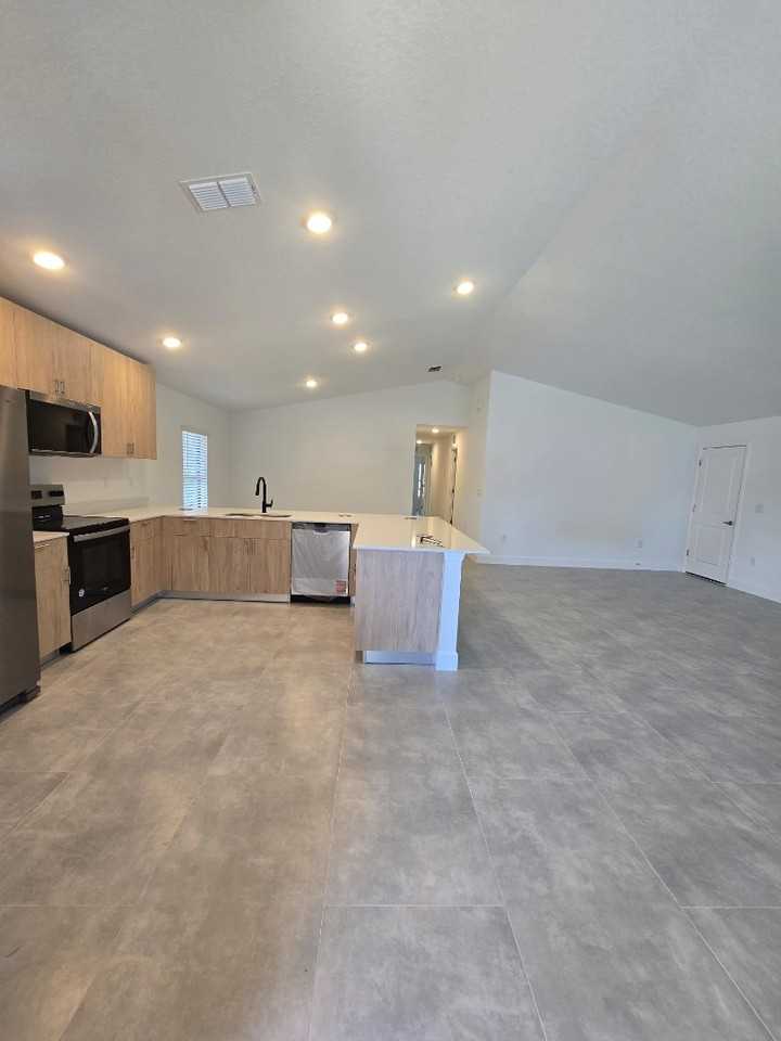 1660 Lizette St Se - Photo 6 of 29