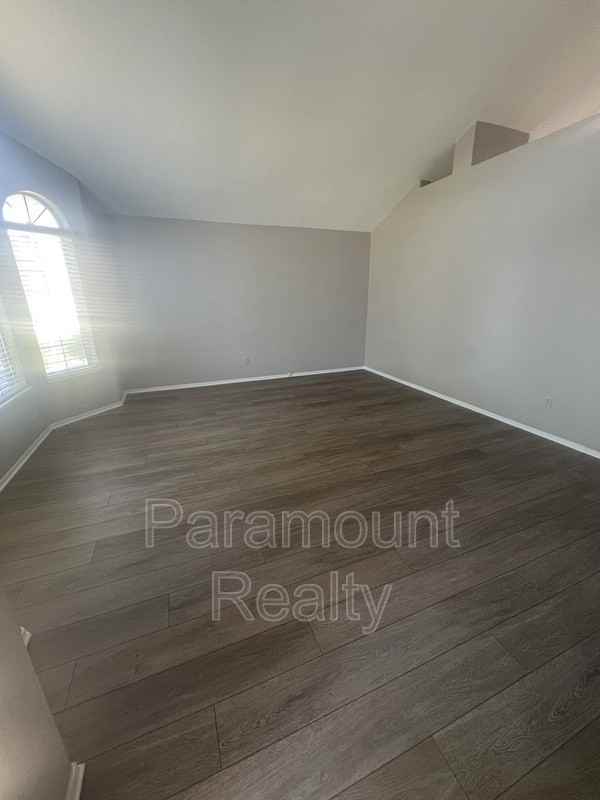 1230 Mohr Cir - Photo 5 of 28