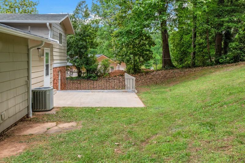 2080 Dundee Dr Se - Photo 3 of 17