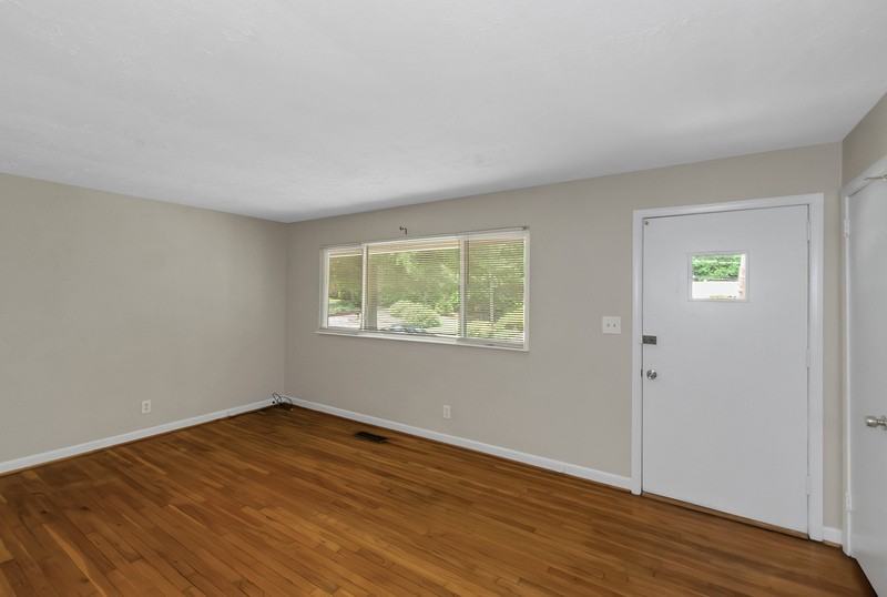 2080 Dundee Dr Se - Photo 6 of 17