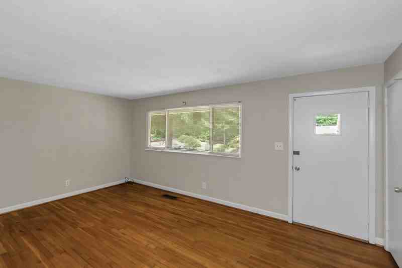 2080 Dundee Dr Se - Photo 7 of 17
