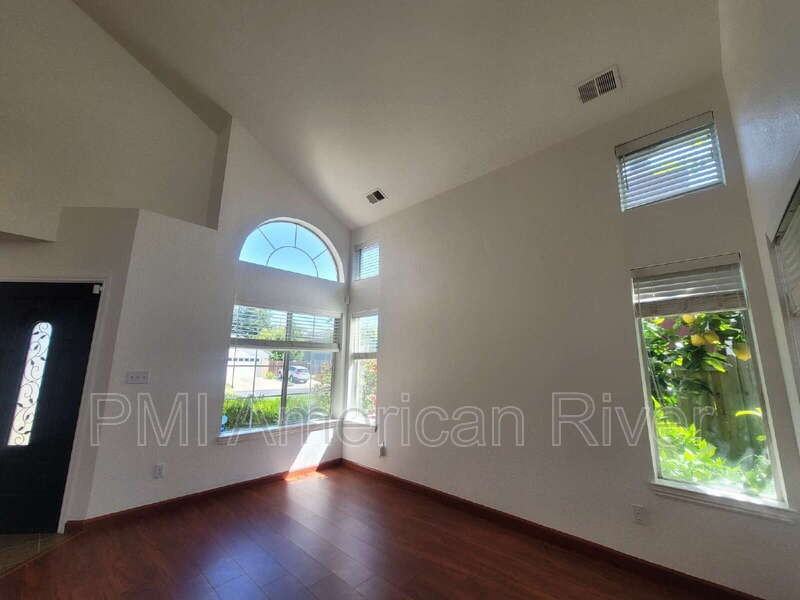 4118 Venice Ct - Photo 3 of 24
